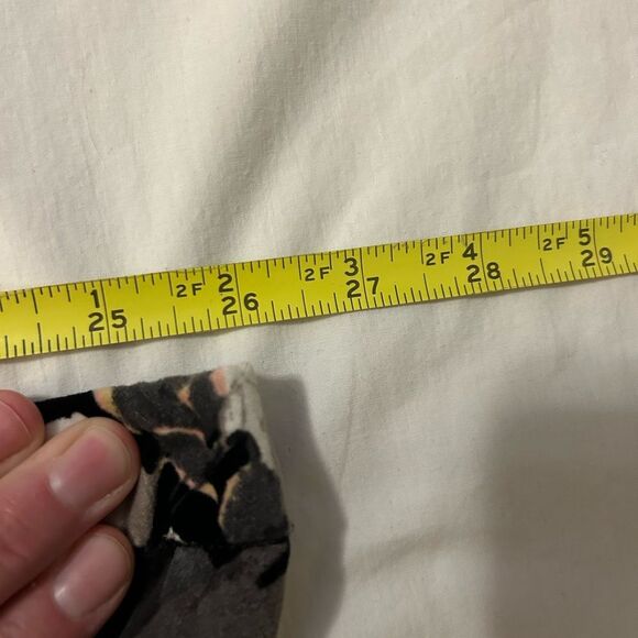 NWOT Isaac Mizrahi Live! Floral Velvet Stirrup Pants Black Size 26W petite - Picture 12 of 12